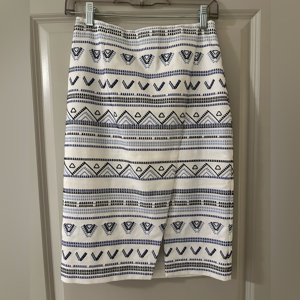 WHITE HOUSE BLACK MARKET PENCIL SKIRT